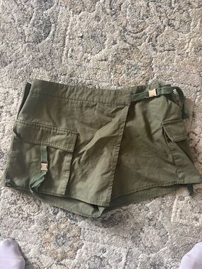 Utility Cargo Women’s Shorts - Olive Green